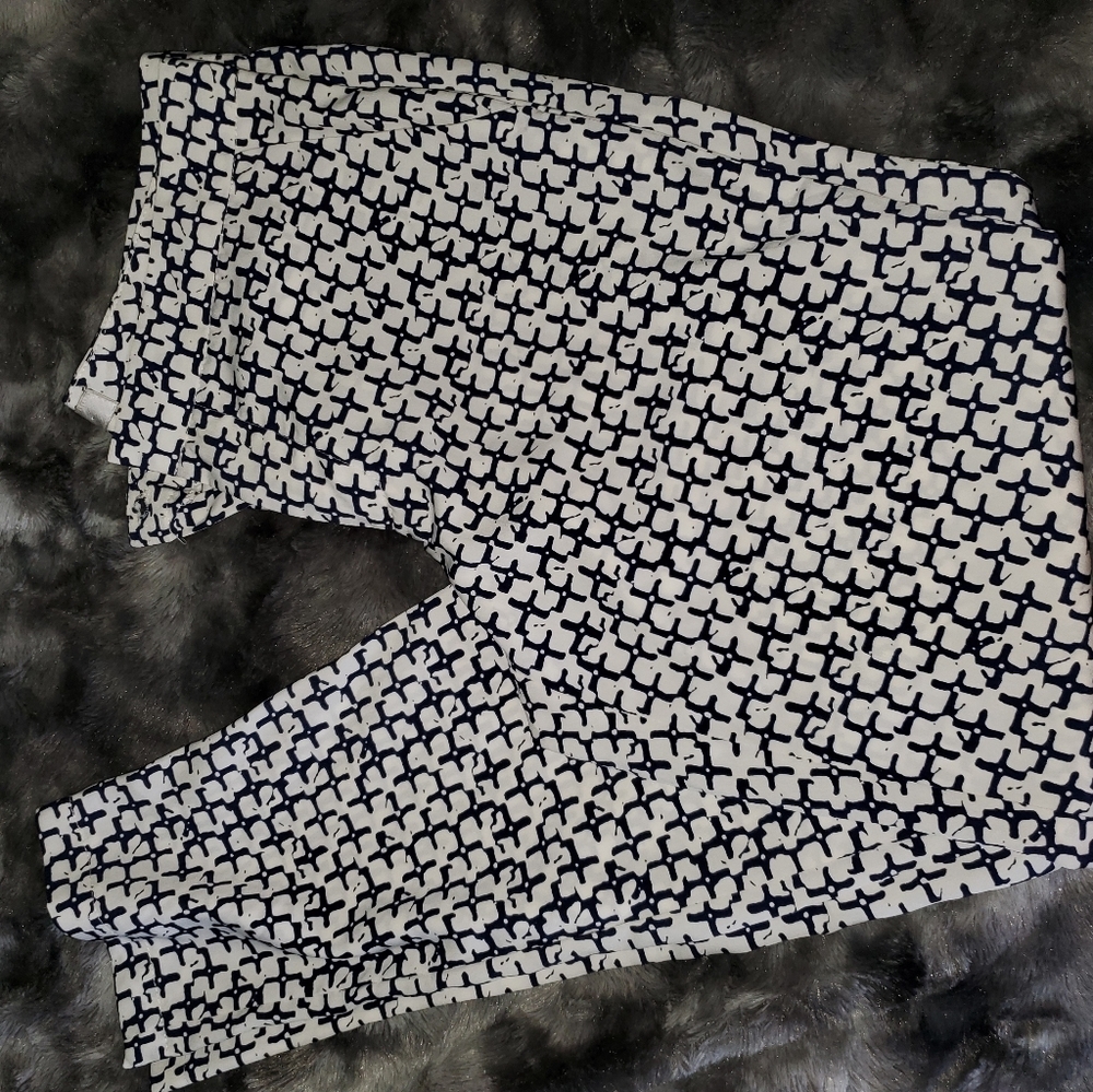 Small, white and black capris